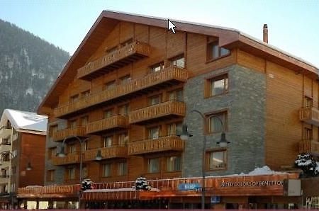 Le Petit Cervin Hotell Zermatt Exteriör bild A typical hotel in Les Saisies