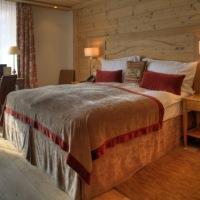 Le Petit Cervin Hotell Zermatt Exteriör bild A bed